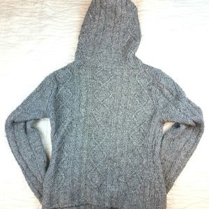 Us Three Sweaters - Chunky Cable Knit Gray Wooden Button Up Sweater Us Three Sweaters - Chunky Cable Knit Gray Wooden Button Up Sweater